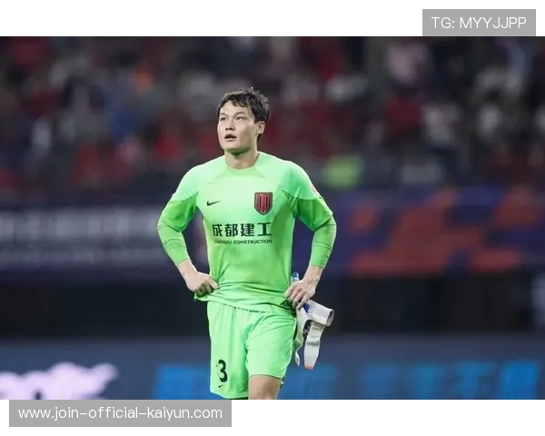 成都蓉城张岩冬训扑救精彩，门线守护神实力显著